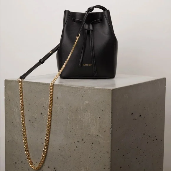 Matt and Nat GRACE VEGAN BUCKET BAG - APPLESKIN™ - Picture 4 of 12